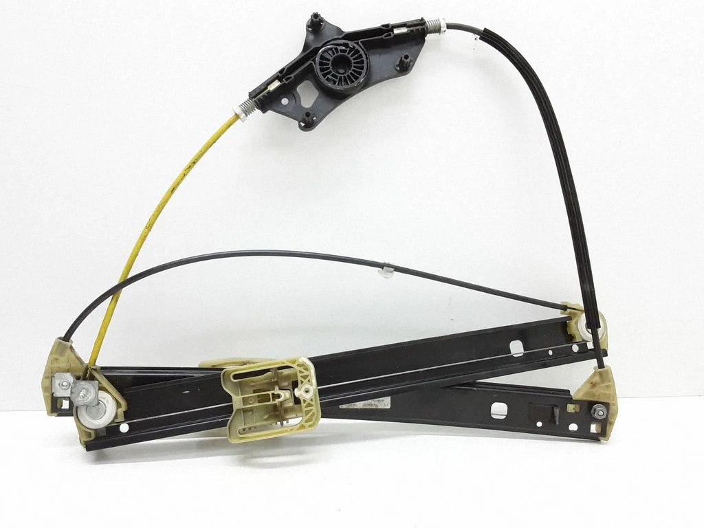 Front window lifting mechanism without motor – Audi RS Q3 (2013-2018)