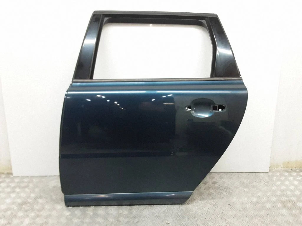 Rear door – rear left