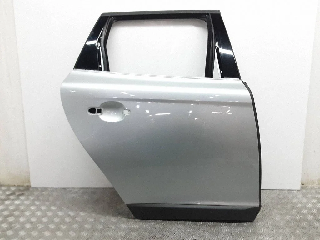Rear door – rear right