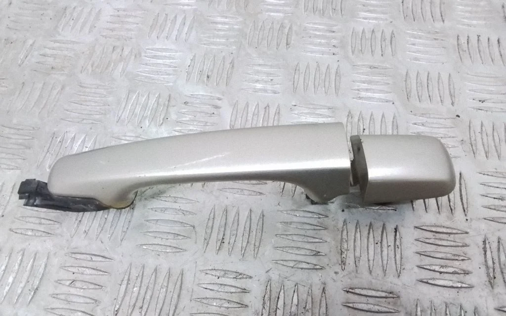 Klamka zewnętrzna drzwi tylnych 30753785