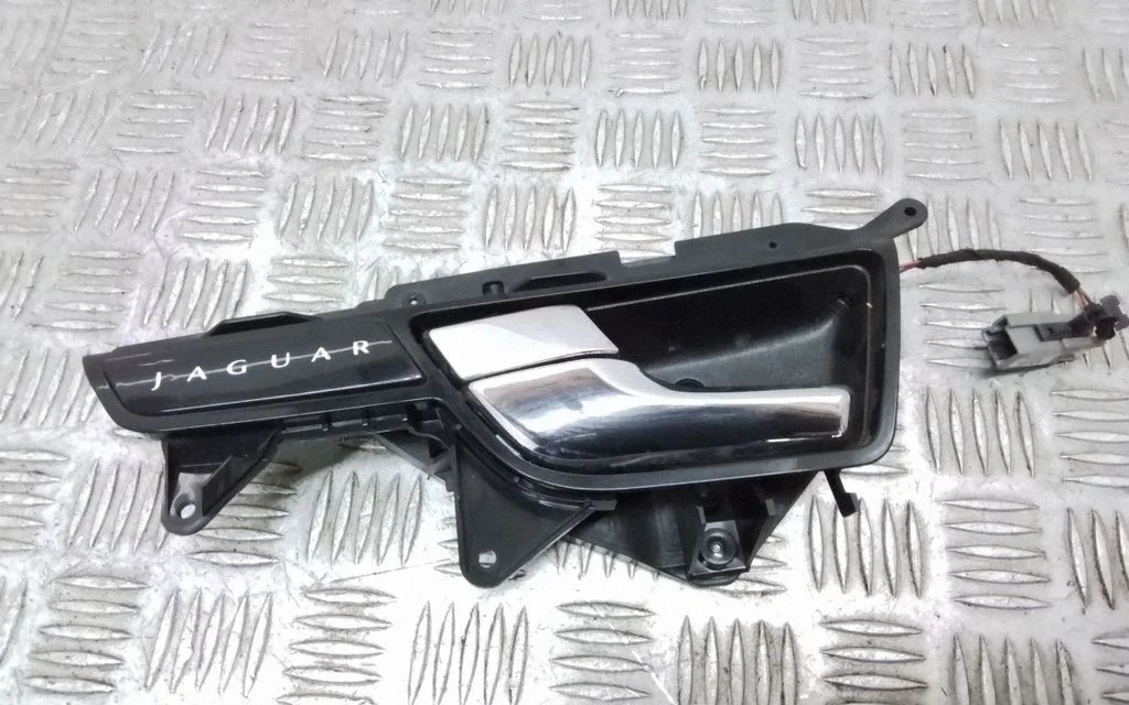 Tagaukse sisemine käepide – Jaguar XJ X351 (2009-2019)