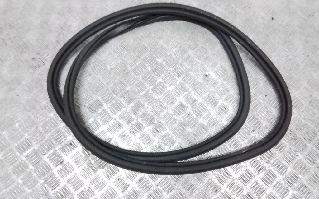 Rear door rubber seal (on body) 31365734