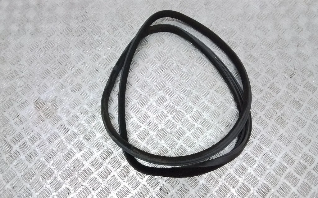 Rear door rubber seal (on body) – rear right