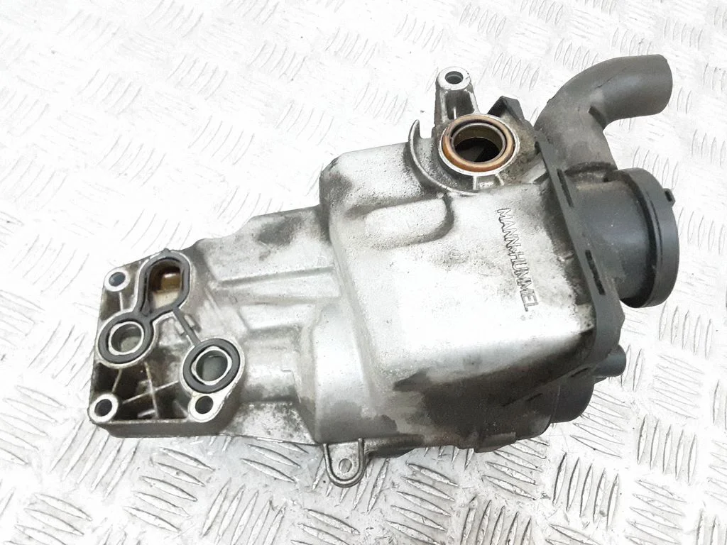 Oil filter mounting bracket – Volvo V70 (2005-2008)