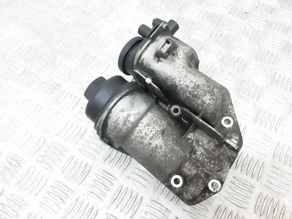 Oil filter mounting bracket 30677920