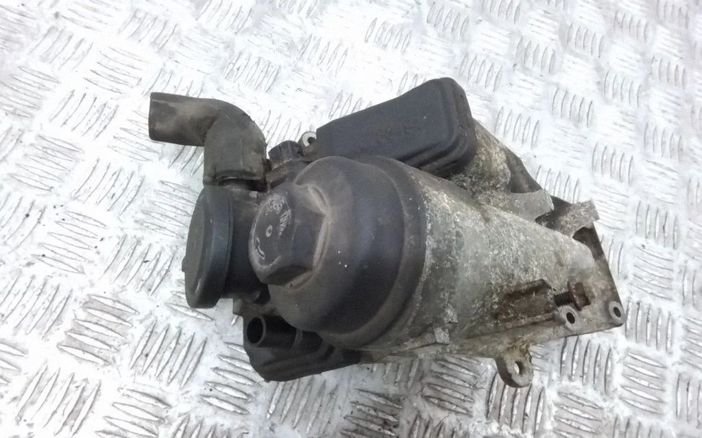 Oil filter mounting bracket 30788494