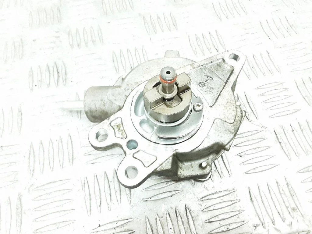 Vacuum pump – front