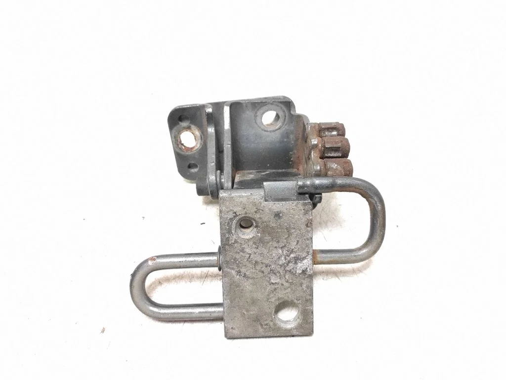 Front door upper hinge – Audi Q7 4L (2005-2015)