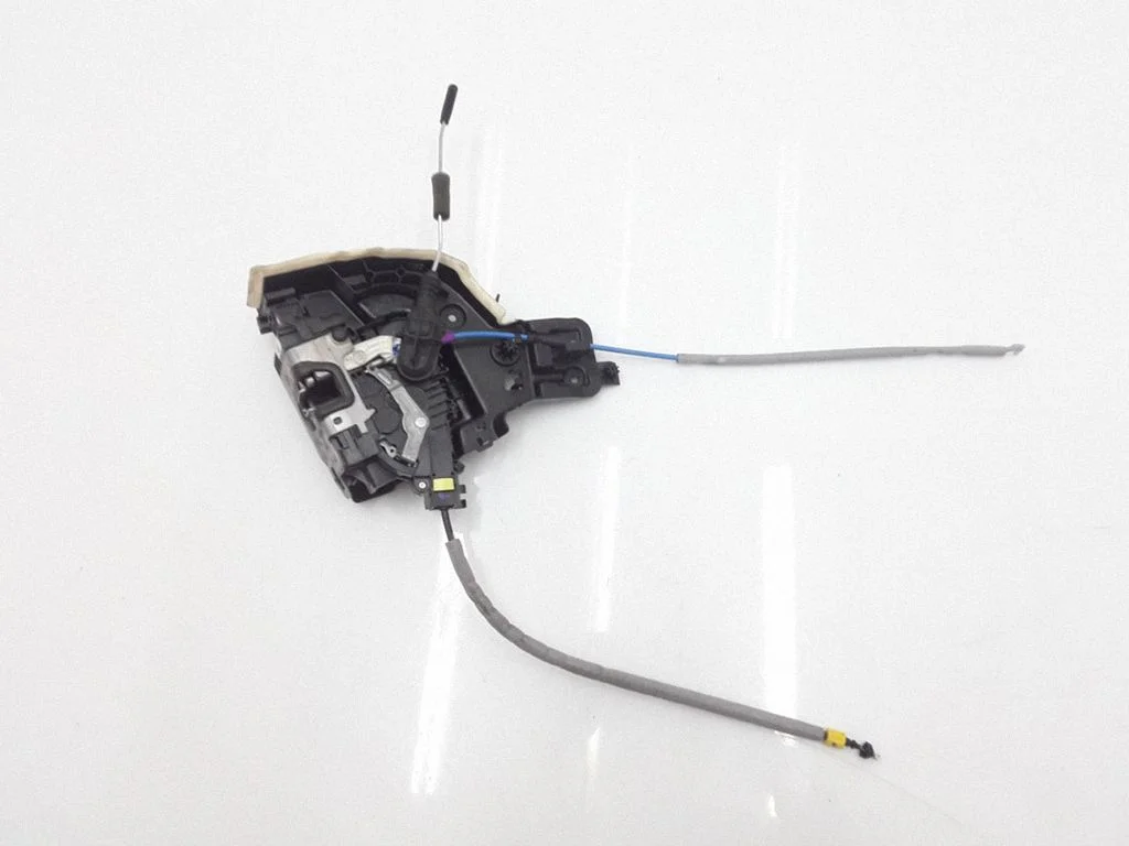 Front door lock – Mercedes-Benz C-Class W205 (2014-2021)