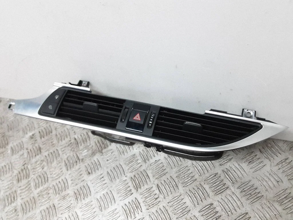 Dash center air vent grill 4G1820951