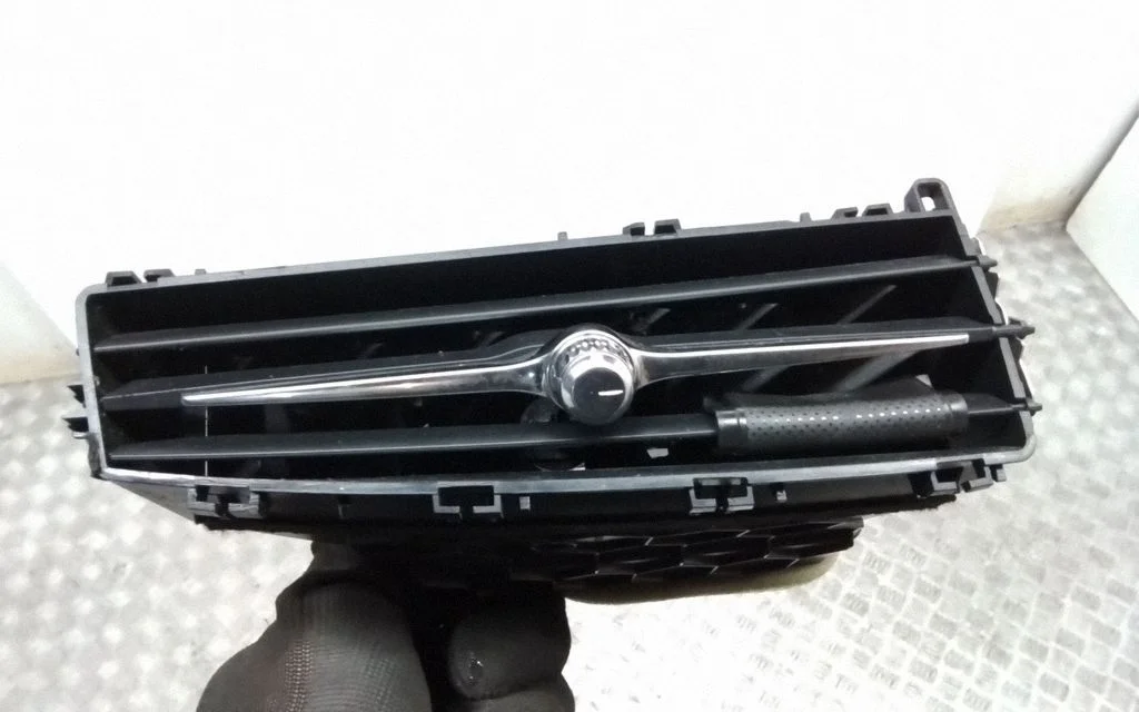 Dash center air vent grill 31366590