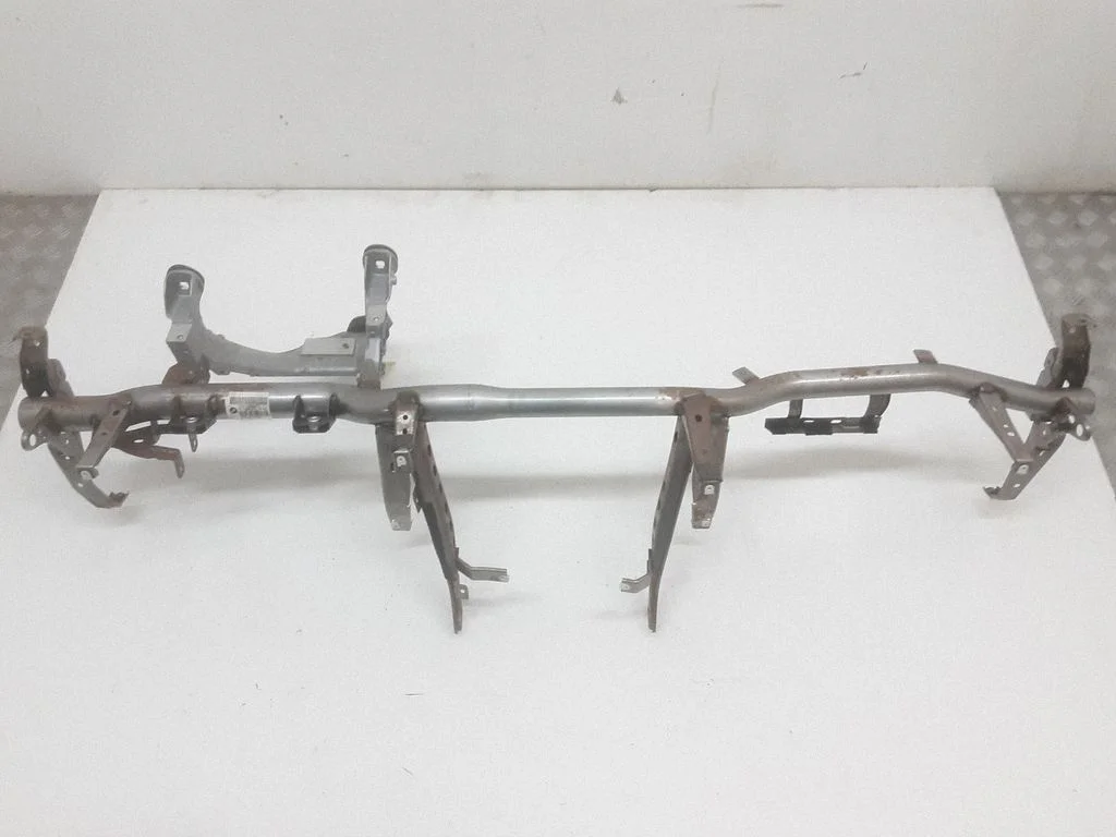 Armatuurlaua ristraam – BMW 7-seeria F01 F02 F03 F04 (2008-2016)