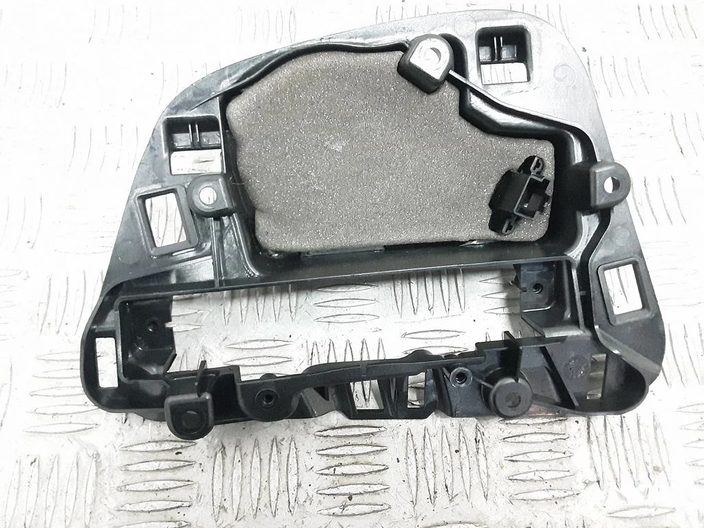Armatuurlaua keskkõlari raam – Volvo XC60 (2009-2013)