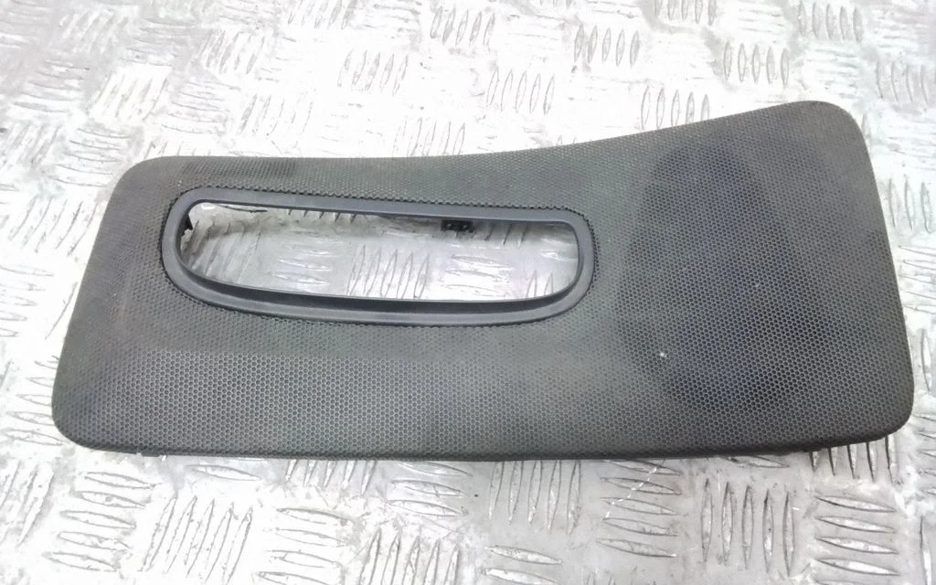 Armatuurlaua keskkõlari kate – Volvo V70 (2008-2013)