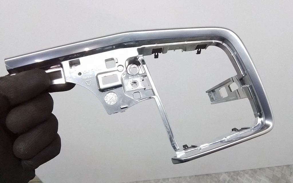 Dashboard glove box trim 31417211