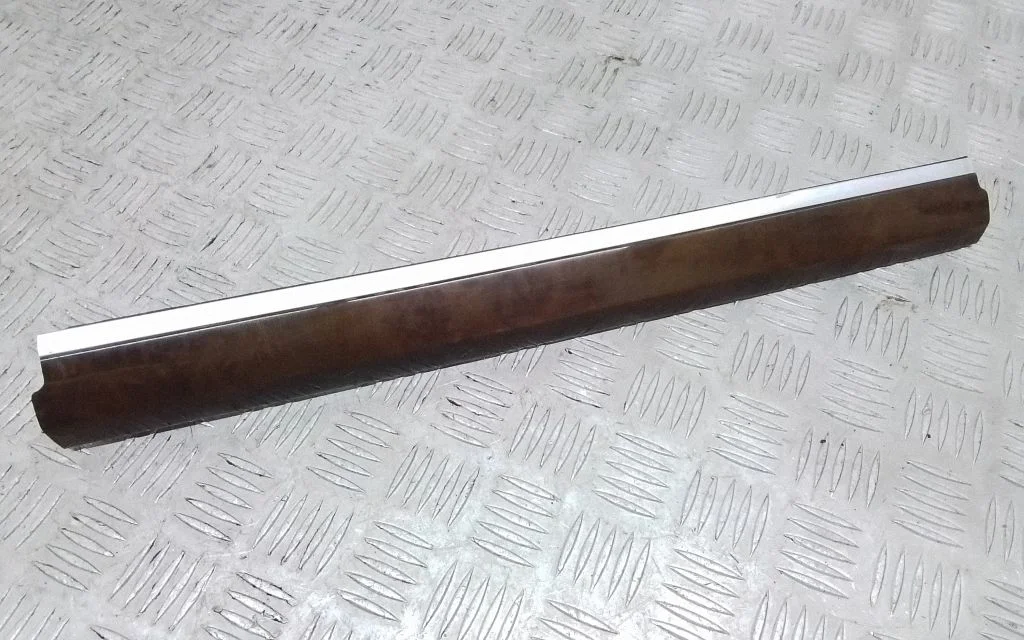 Dashboard glove box trim 7P5857222R