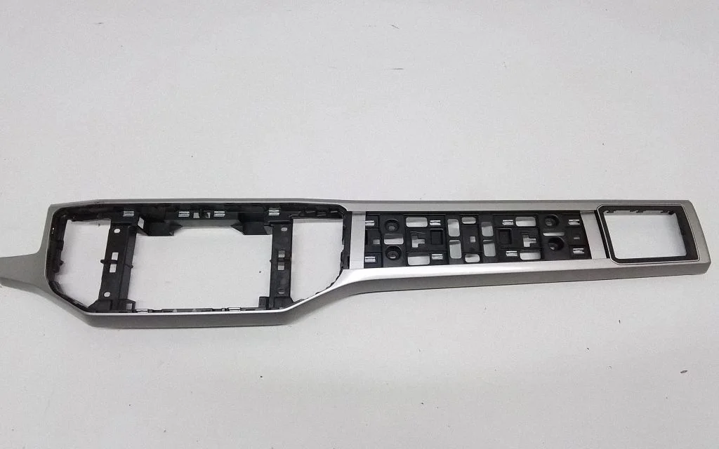 Dashboard center trim panel – Volkswagen Atlas (2017-)