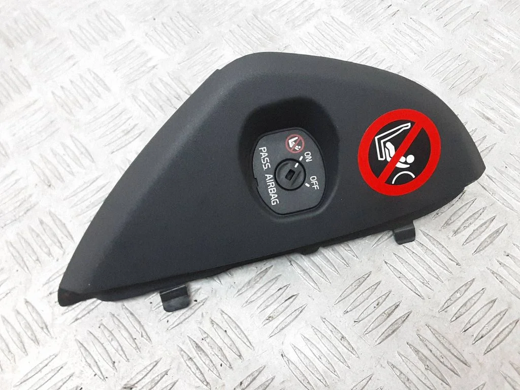 Armatuurlaua külje viimistluspaneel – Volvo V70 (2005-2008)
