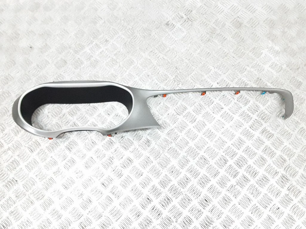 Dashboard trim – Chrysler Pacifica (2017-)