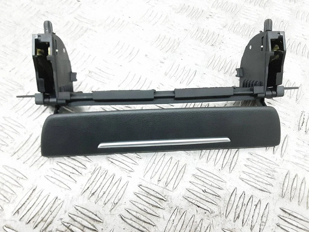 Armatuurlaua panipaik – Audi A8 S8 D4 4H (2010-2016)