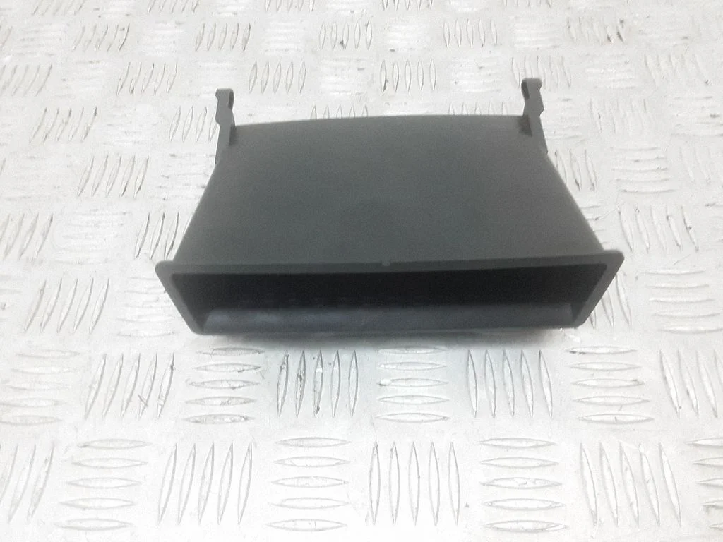 Armatuurlaua panipaik – BMW 7-seeria F01 F02 F03 F04 (2008-2016)