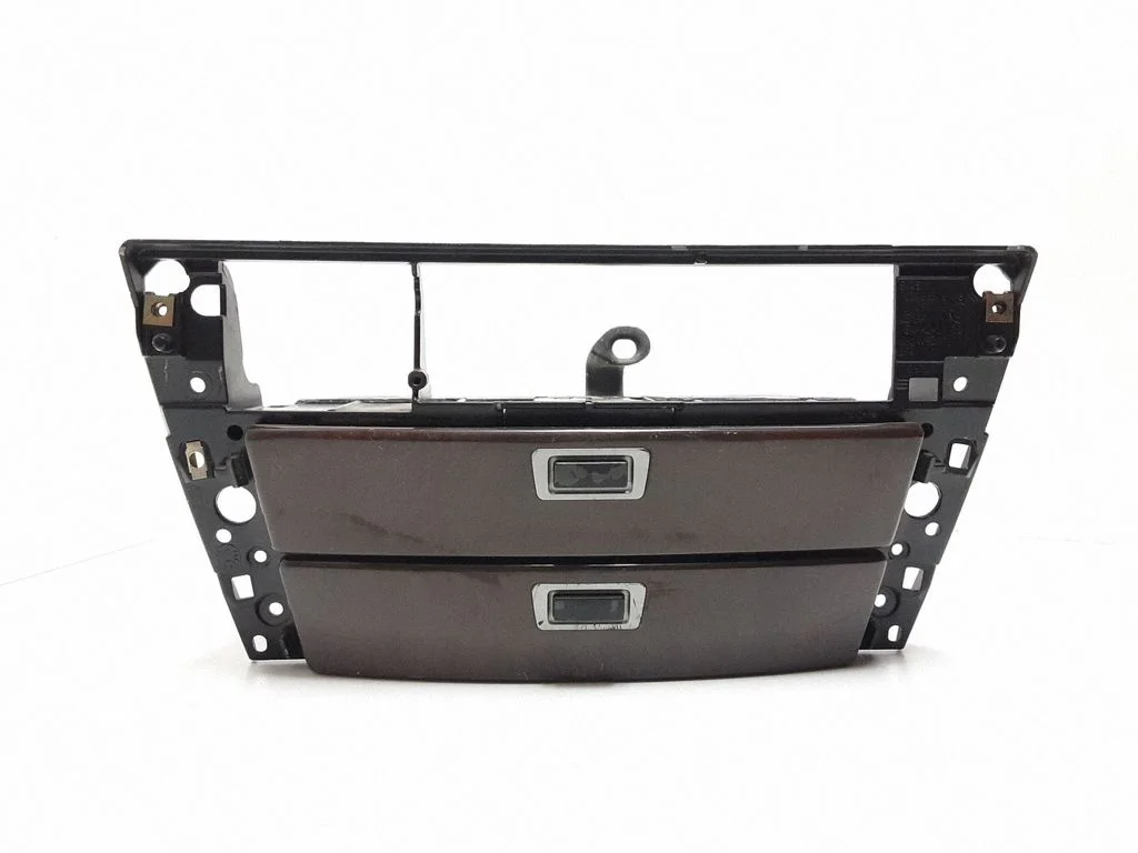 Armatuurlaua panipaik – BMW 7-seeria E65 E66 (2001-2008)