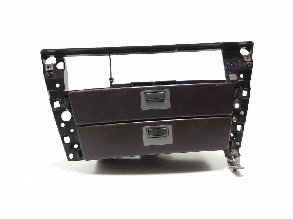 Armatuurlaua panipaik – BMW 7-seeria E65 E66 (2001-2008)