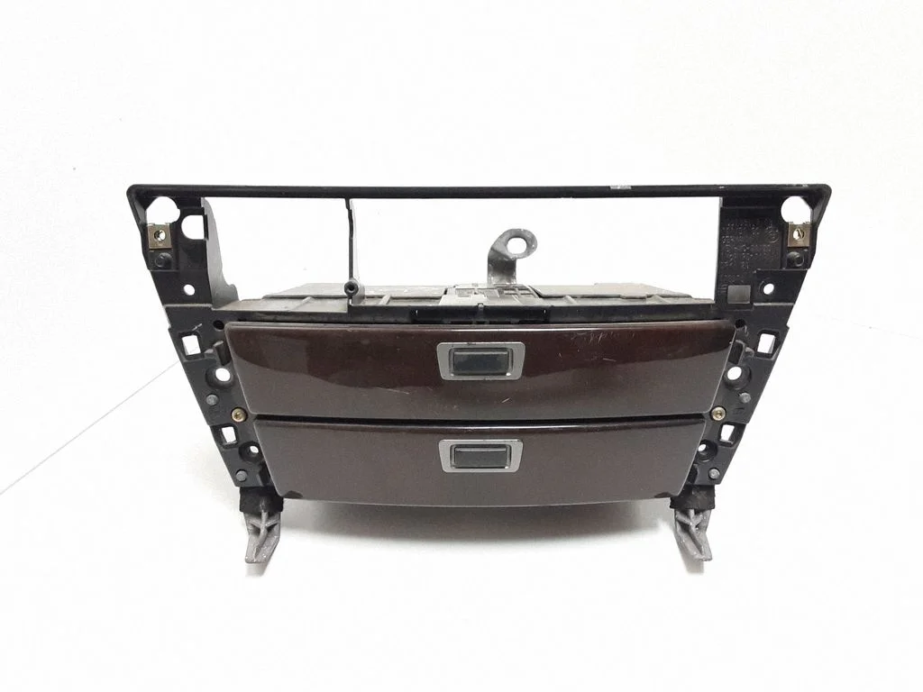 Armatuurlaua panipaik – BMW 7-seeria E65 E66 (2001-2008)