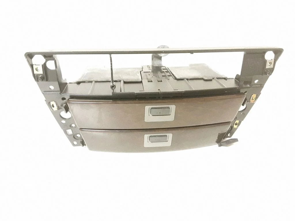 Armatuurlaua panipaik – BMW 7-seeria E65 E66 (2001-2008)