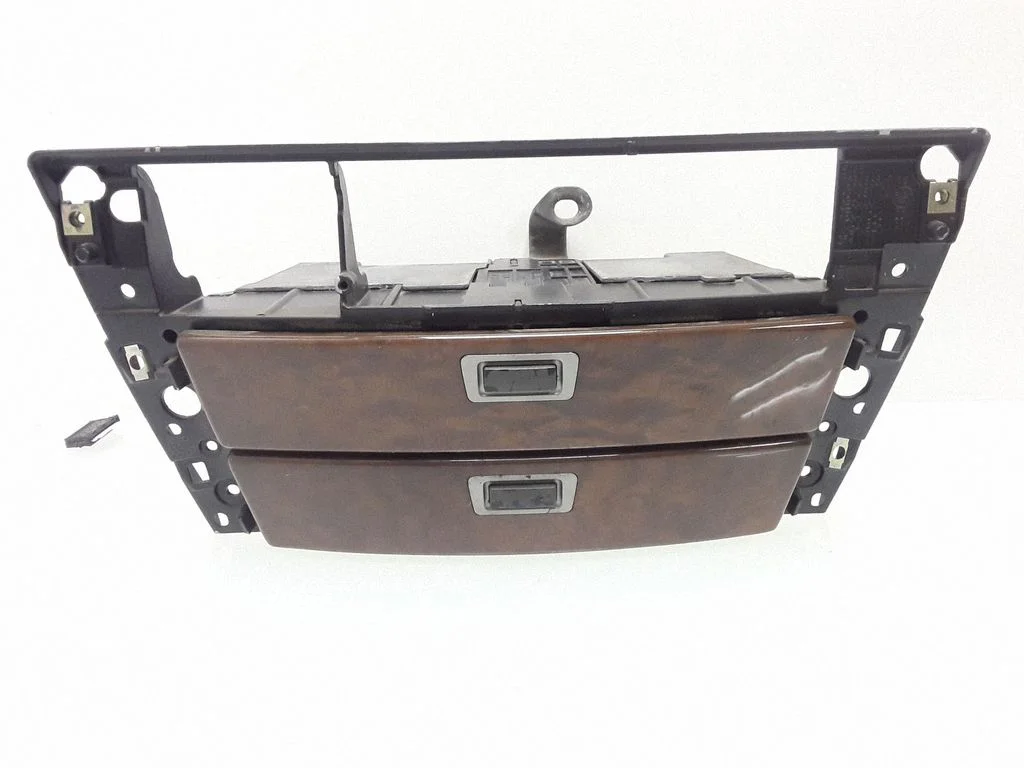 Armatuurlaua panipaik – BMW 7-seeria E65 E66 (2001-2008)