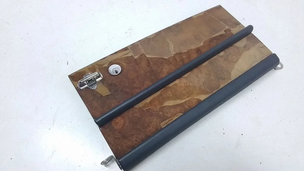 Glove box lid/cover – Rolls-Royce Silver Spur (1980-1998)
