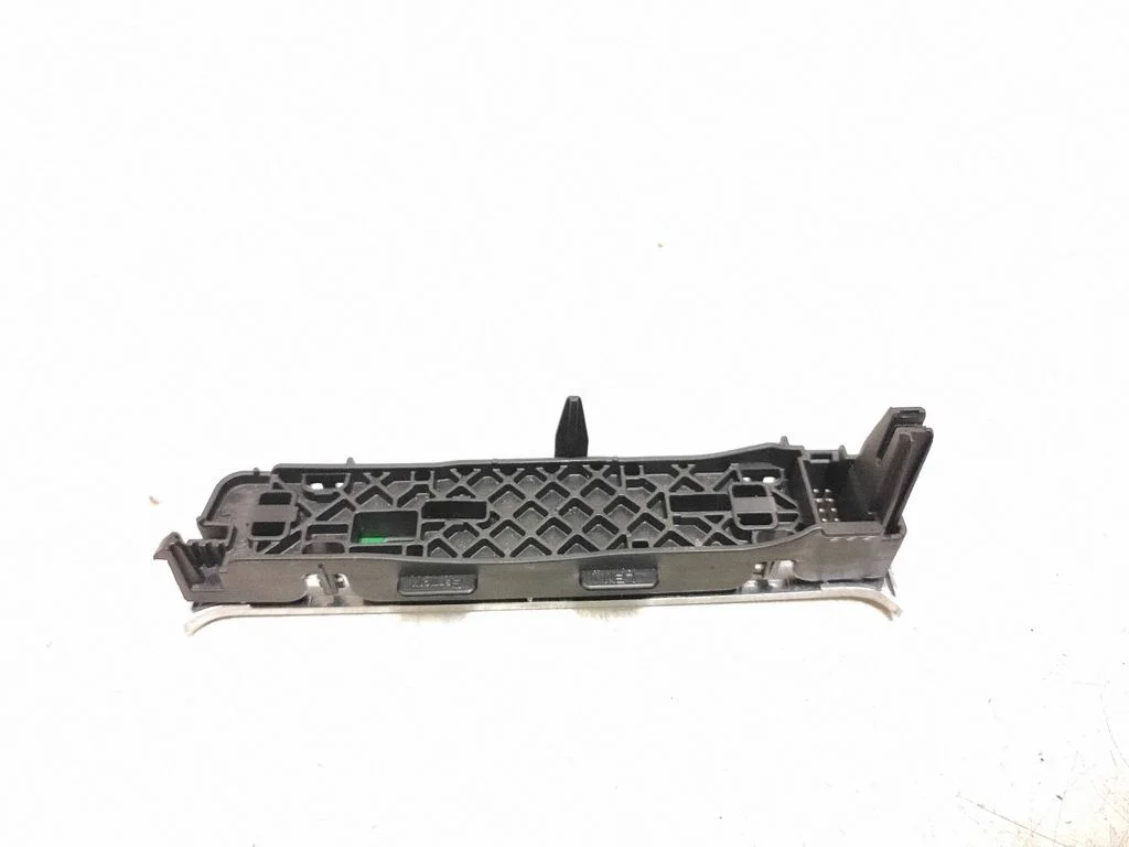 Gear shifter surround trim plastic – Audi Q7 4L (2005-2015)