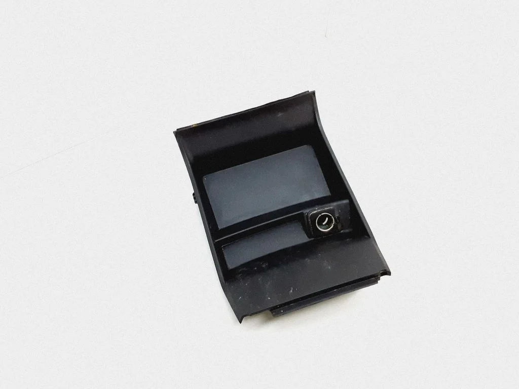 Glove box central console DS73F045P04
