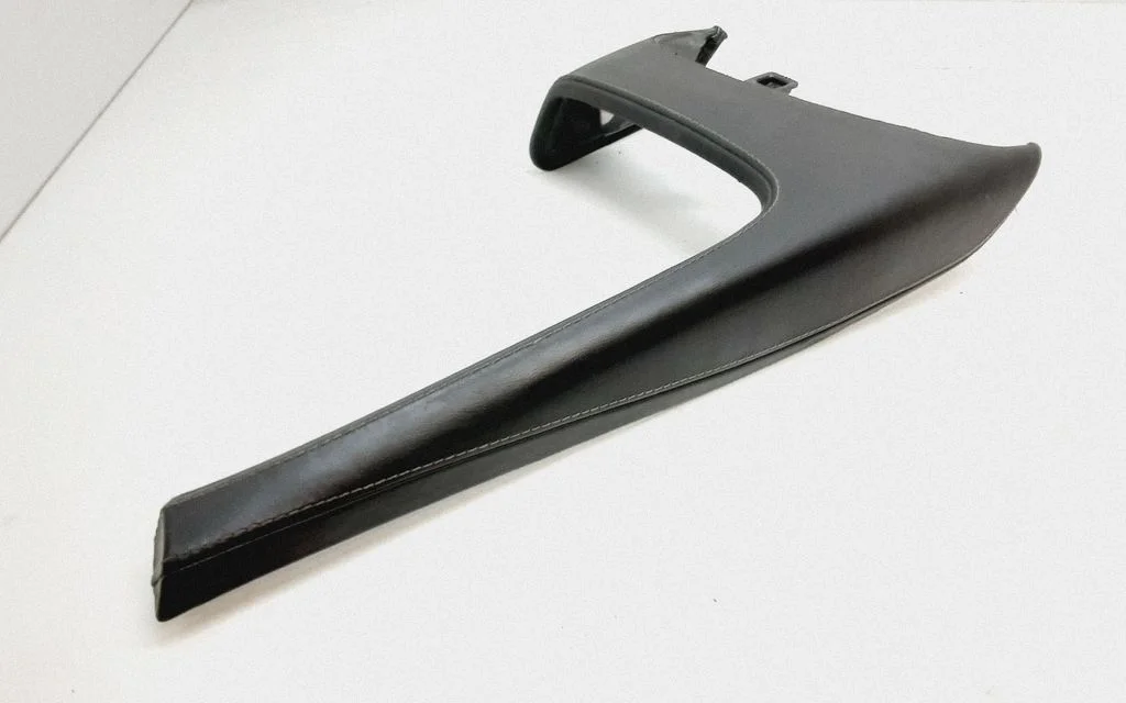 Center console decorative trim 31389326