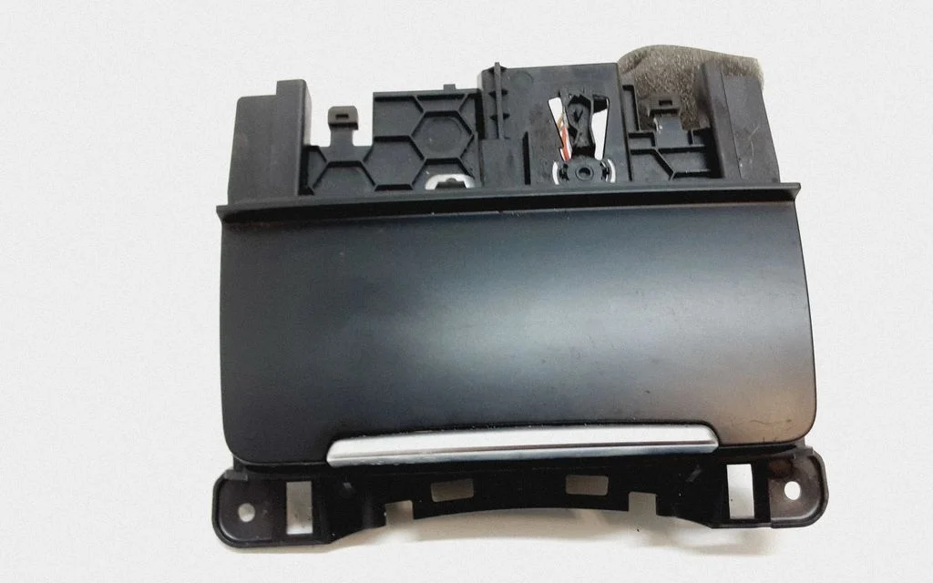 Ashtray (front) – Audi Q5 SQ5 8R (2008-2017)