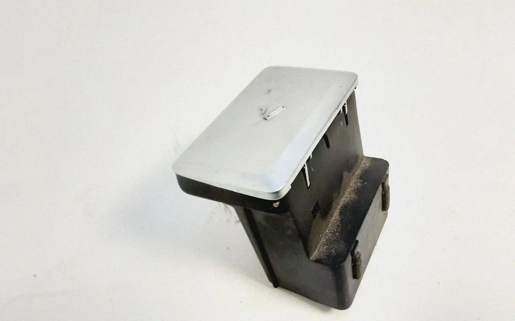 Ashtray (front) – Volvo V70 (2005-2008)