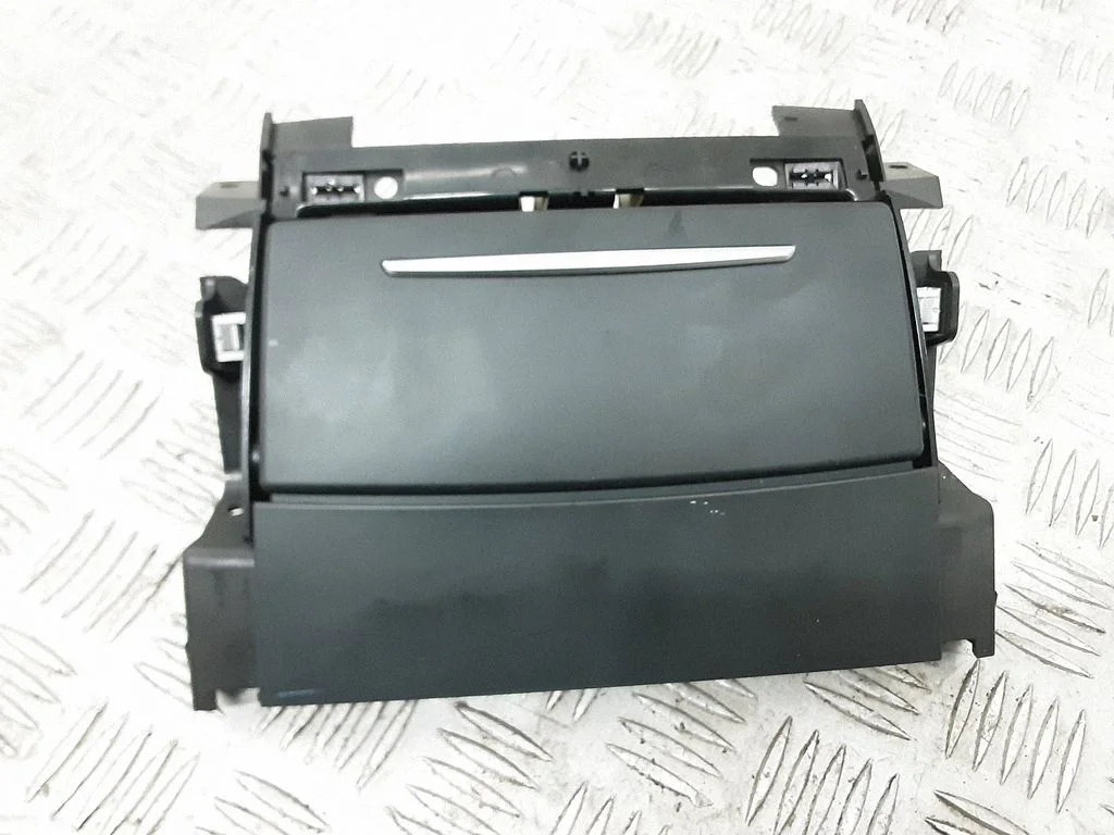 Ashtray (rear) – Audi A8 S8 D4 4H (2010-2016)
