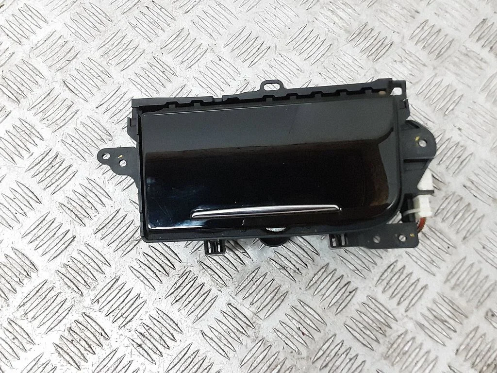 Uchwyt na kubki (przedni) – Audi A8 S8 D4 4H (2010-2016)