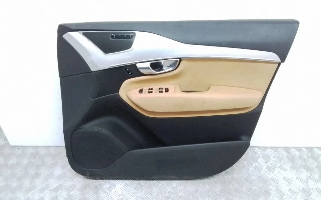 Front door card panel trim 31393114