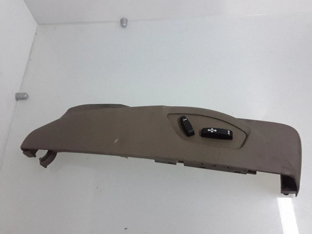 Osłona przełącznika regulacji fotela – Volvo S80 (2007-2013)