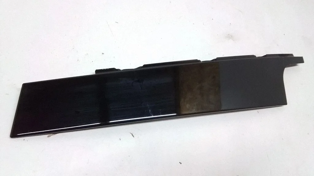 Other front door trim element – right