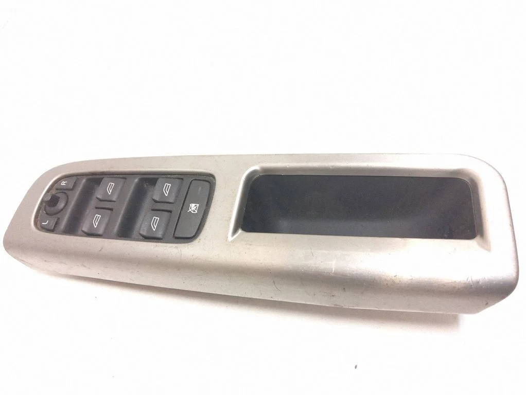 Front door interior handle trim 8679669