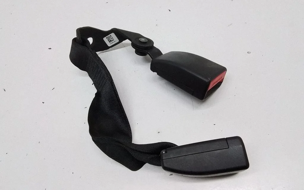 Middle seatbelt buckle (rear) – BMW 3 Series GT F34 (2013-2017)