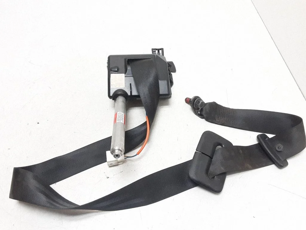 Middle seatbelt (rear) – Volvo V60 (2011-2013)
