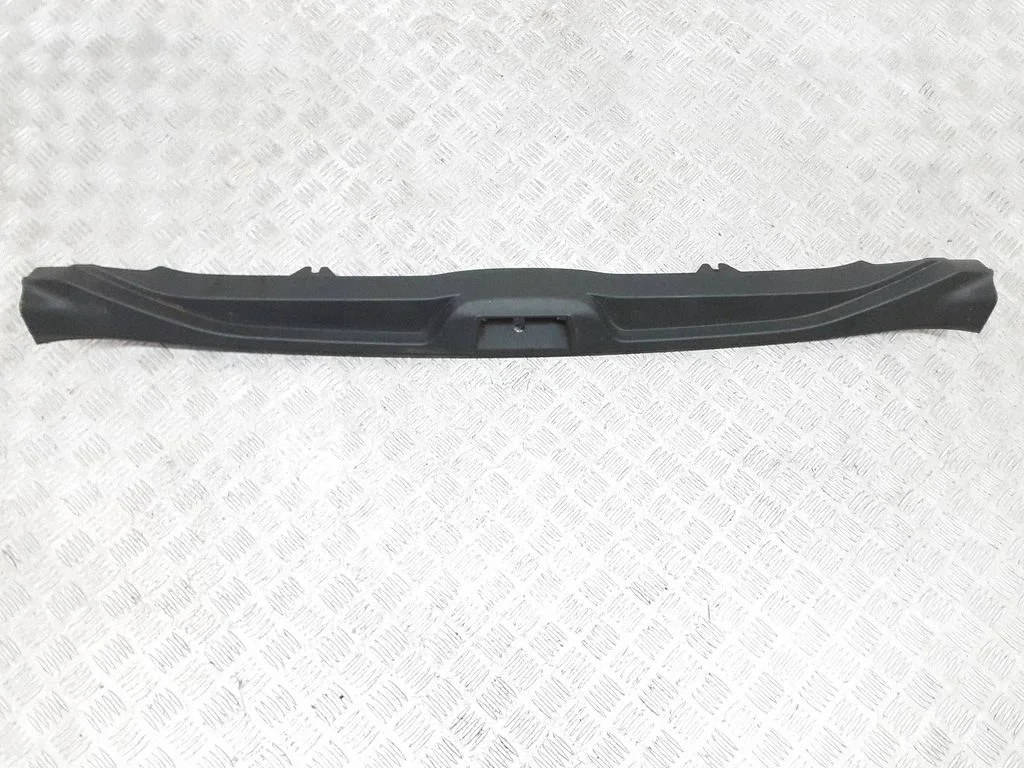 Pagasiruumi läve kaitseviimistlus – Volvo V70 (2005-2008)
