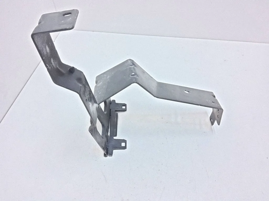 Pagasiruumi klamber – Dodge Challenger (2008-2023)