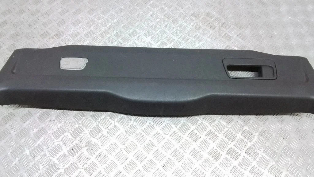 Tailgate/boot lid cover trim – Volvo XC90 (2007-2014)