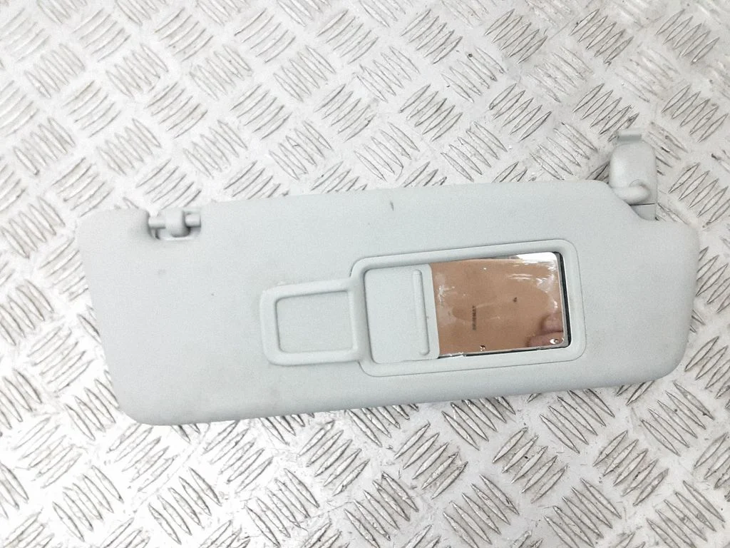 Sun visor – front right