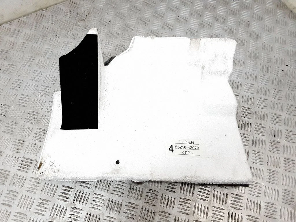 Armatuurlaua all olev heliisolatsioon – Toyota RAV 4 (XA30) (2006-2016)