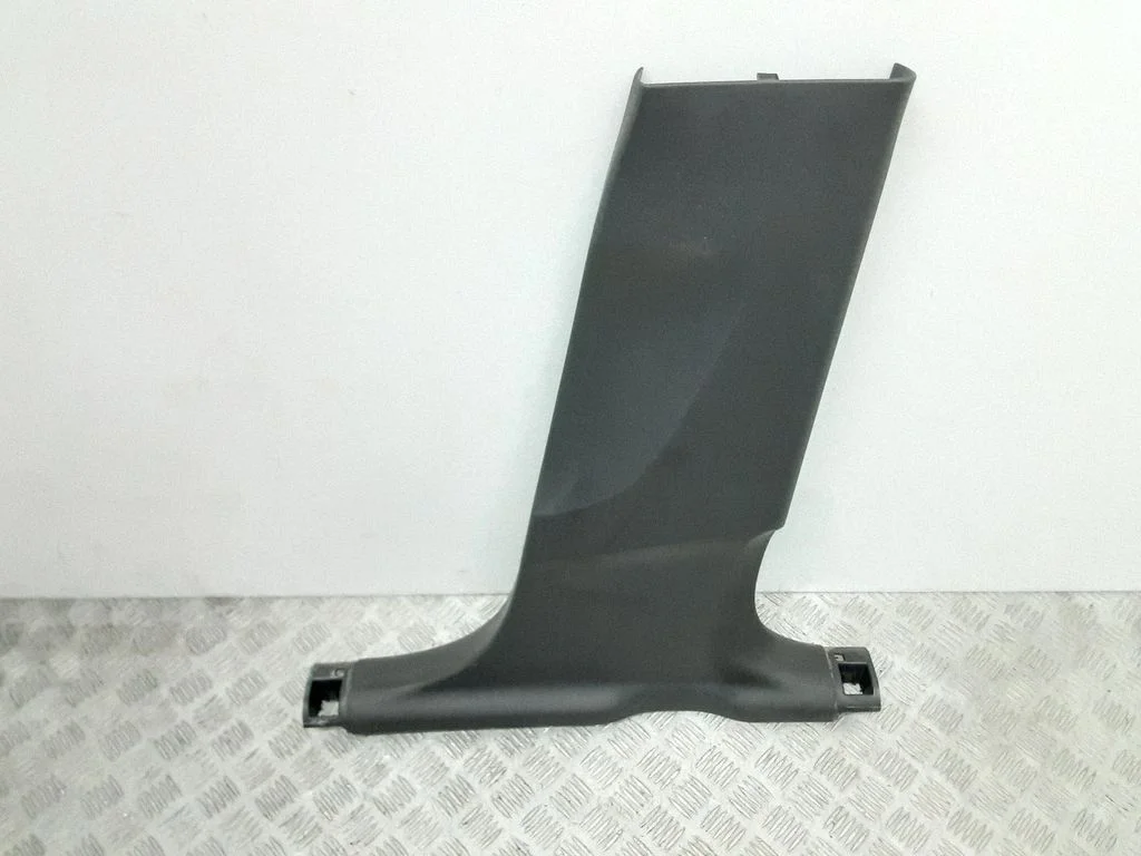 (B) piilari kate (alumine) – Audi RS Q3 (2013-2018)